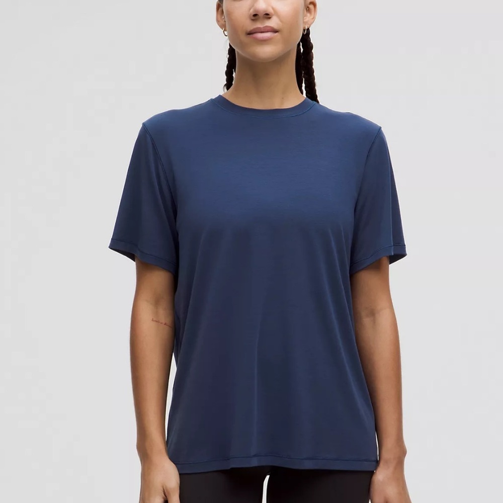 lululemon athletica Short Sleeve Tee in Deep Blue